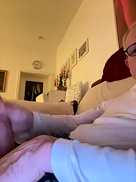 Snapshot of Frank22xx chatting on January 7, 8:33 pm Frank22xx online show from January 7, 8:33 pm