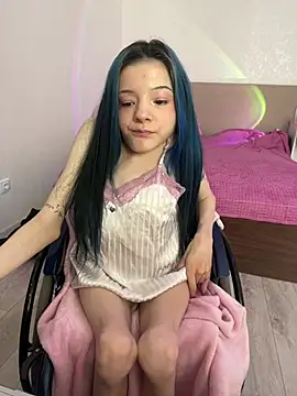 MiniSophiaa online show from March 29, 8:14 am