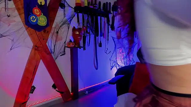 Laureen hill online show from October 19, 12:33 am