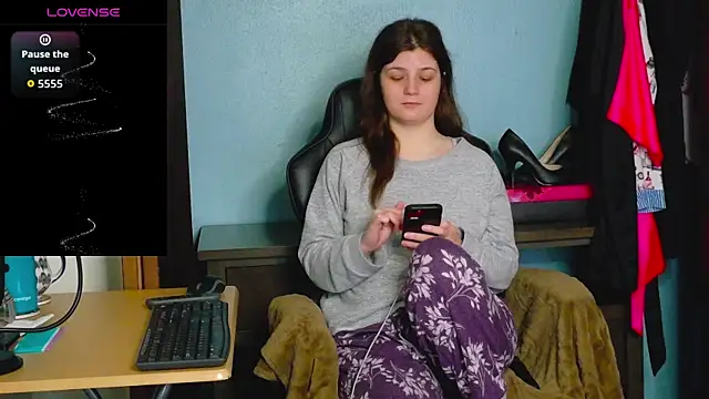 TreeJeanne online show from December 2, 3:01 am