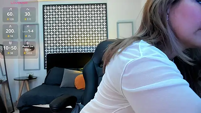 Melanie silver  online show from November 11, 8:53 pm