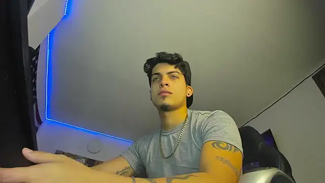 Snapshot of charlie_hotxxx chatting on December 3, 2:14 am charlie hotxxx online show from December 3, 2:14 am