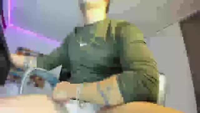 Snapshot of charlie_hotxxx chatting on March 7, 2:04 am charlie hotxxx online show from March 7, 2:04 am