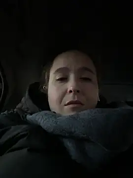 sylviahhh online show from April 8, 10:26 am