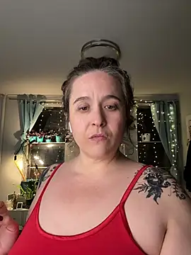 sylviahhh online show from April 13, 4:18 am