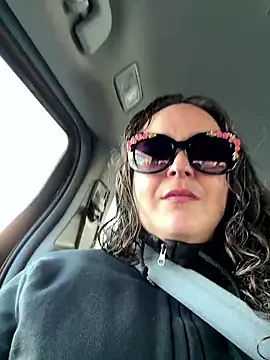 sylviahhh online show from April 14, 10:54 am