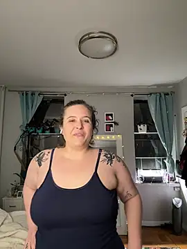 sylviahhh online show from April 15, 12:50 am