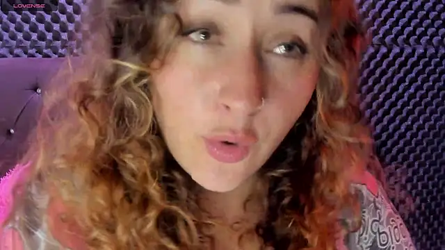 Snapshot of saara_queen_ chatting on February 11, 3:29 am saara queen  online show from February 11, 3:29 am