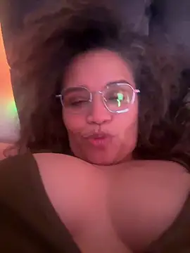 Snapshot of Alma_Sexyy chatting on December 2, 8:26 pm Alma Sexyy online show from December 2, 8:26 pm