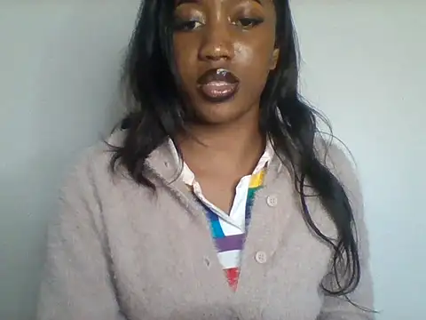 Snapshot of Queeen_model chatting on July 6, 8:55 pm Queeen model online show from July 6, 8:55 pm