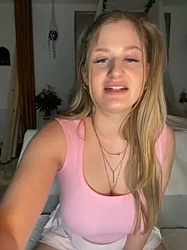 Snapshot of Busty-Ellie chatting on December 29, 4:51 pm Busty-Ellie online show from December 29, 4:51 pm