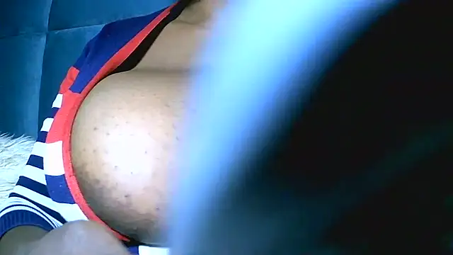 Snapshot of Bustypillows chatting on December 22, 7:11 pm Bustypillows online show from December 22, 7:11 pm