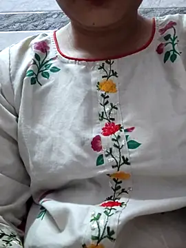 Snapshot of Aaradhya chatting on February 13, 12:24 am Aaradhya online show from February 13, 12:24 am