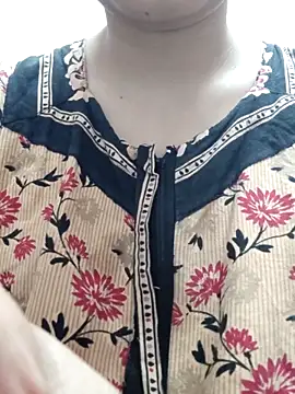 Snapshot of Aaradhya chatting on February 16, 12:52 am Aaradhya online show from February 16, 12:52 am