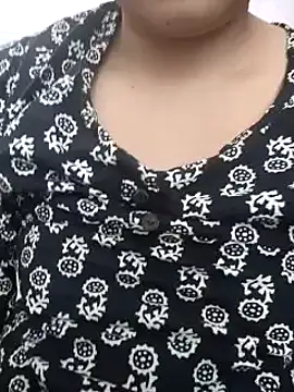 Snapshot of Aaradhya chatting on March 3, 3:52 am Aaradhya online show from March 3, 3:52 am