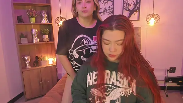 Snapshot of Andy_and_emma chatting on December 9, 12:51 pm Andy and emma online show from December 9, 12:51 pm