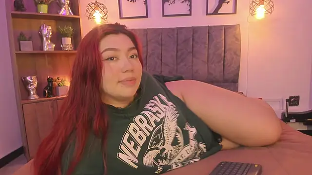 Snapshot of Andy_and_emma chatting on December 9, 3:54 pm Andy and emma online show from December 9, 3:54 pm