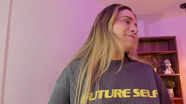 Snapshot of Andy_and_emma chatting on December 10, 1:00 pm Andy and emma online show from December 10, 1:00 pm