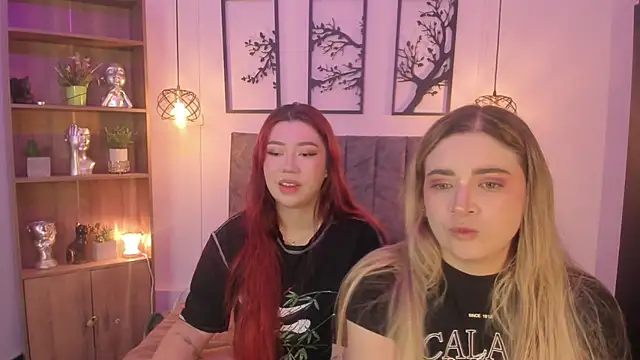 Snapshot of Andy_and_emma chatting on December 13, 12:06 pm Andy and emma online show from December 13, 12:06 pm