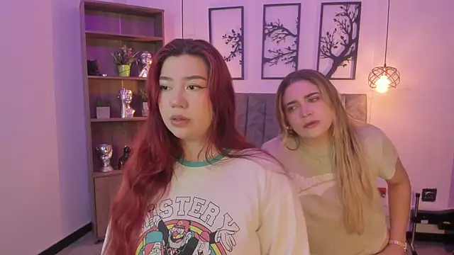 Snapshot of Andy_and_emma chatting on December 16, 12:38 pm Andy and emma online show from December 16, 12:38 pm