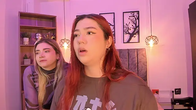 Snapshot of Andy_and_emma chatting on December 28, 12:45 pm Andy and emma online show from December 28, 12:45 pm