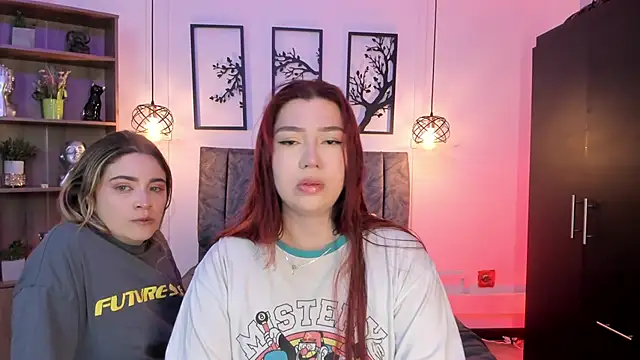 Snapshot of Andy_and_emma chatting on January 19, 12:39 pm Andy and emma online show from January 19, 12:39 pm