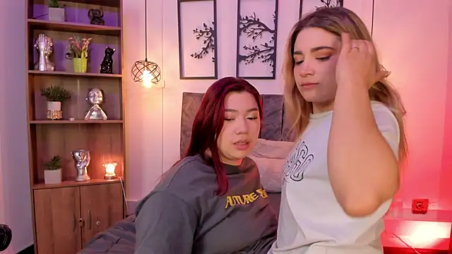 Snapshot of Andy_and_emma chatting on January 20, 12:49 pm Andy and emma online show from January 20, 12:49 pm