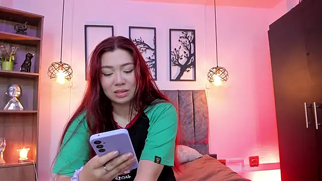 Snapshot of Andy_and_emma chatting on January 21, 2:37 pm Andy and emma online show from January 21, 2:37 pm