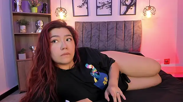 Snapshot of Andy_and_emma chatting on February 1, 3:50 pm Andy and emma online show from February 1, 3:50 pm