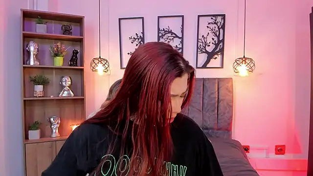 Snapshot of Andy_and_emma chatting on February 3, 12:47 pm Andy and emma online show from February 3, 12:47 pm