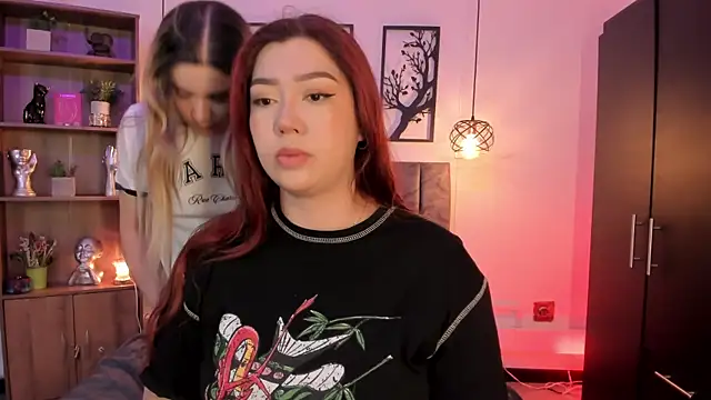 Snapshot of Andy_and_emma chatting on February 12, 12:22 pm Andy and emma online show from February 12, 12:22 pm