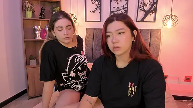 Snapshot of Andy_and_emma chatting on February 25, 12:45 pm Andy and emma online show from February 25, 12:45 pm