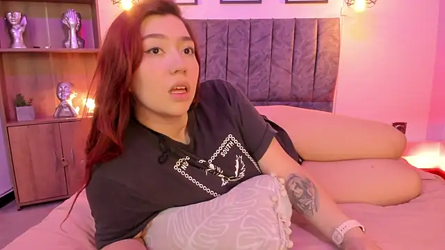 Snapshot of Andy_and_emma chatting on March 17, 4:11 pm Andy and emma online show from March 17, 4:11 pm