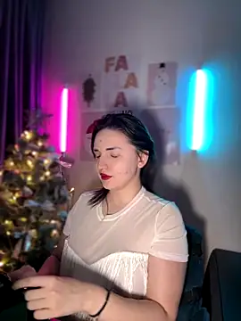 Snapshot of HoneySweetBee chatting on December 19, 4:36 pm HoneySweetBee online show from December 19, 4:36 pm