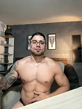 Snapshot of Mike_montoya1 chatting on August 8, 9:06 pm Mike montoya1 online show from August 8, 9:06 pm