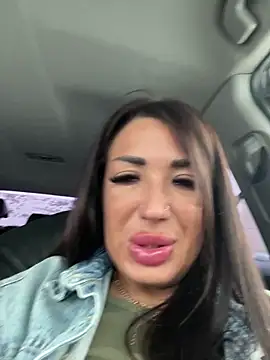 Snapshot of RuslanaXX chatting on December 15, 4:17 am RuslanaXX online show from December 15, 4:17 am