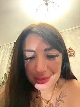 Snapshot of RuslanaXX chatting on December 19, 1:56 am RuslanaXX online show from December 19, 1:56 am