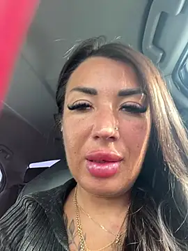 Snapshot of RuslanaXX chatting on February 9, 6:06 am RuslanaXX online show from February 9, 6:06 am