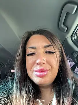 Snapshot of RuslanaXX chatting on February 14, 6:21 am RuslanaXX online show from February 14, 6:21 am