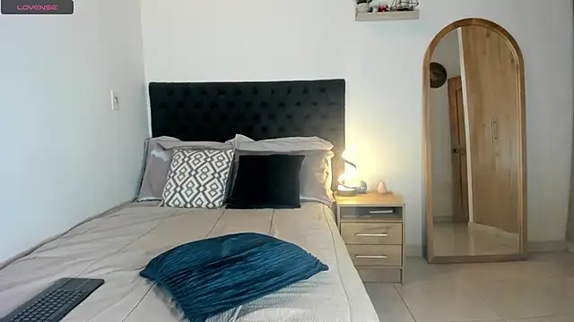 Snapshot of samanth_bell chatting on November 7, 2:55 am samanth bell online show from November 7, 2:55 am