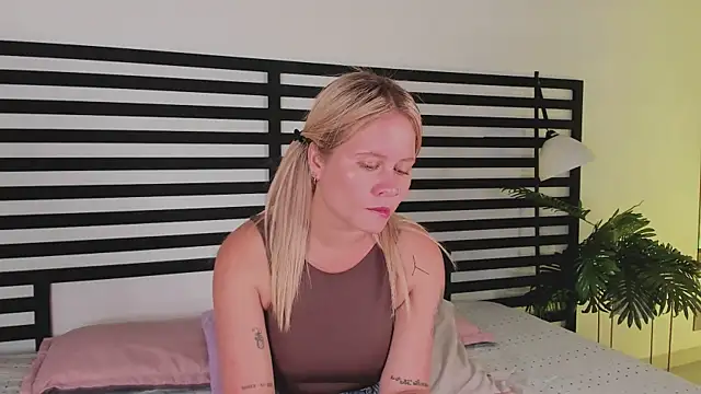 stefanny ruiz  online show from December 10, 12:16 pm