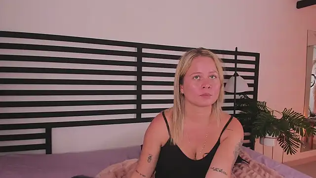 stefanny ruiz  online show from January 18, 3:38 pm