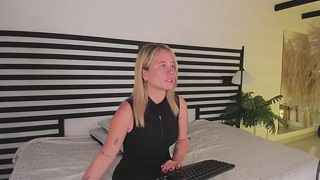 stefanny ruiz  online show from February 3, 12:47 pm