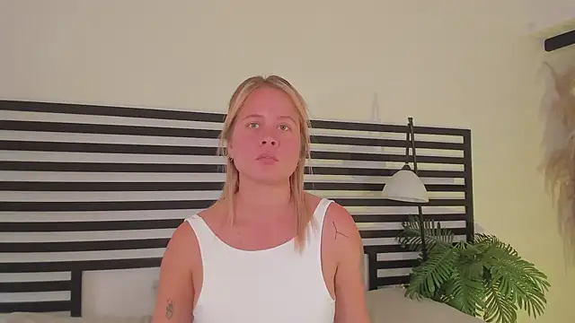 stefanny ruiz  online show from February 17, 3:53 pm