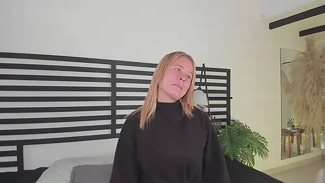 stefanny ruiz  online show from February 18, 12:28 pm