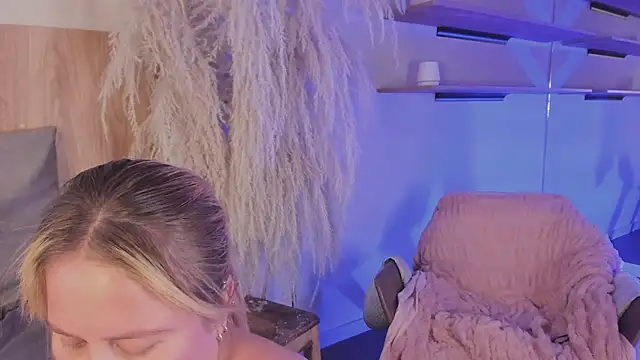 stefanny ruiz  online show from February 27, 6:20 pm