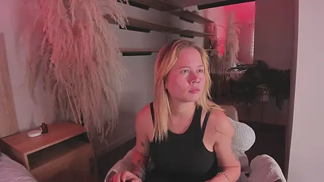 stefanny ruiz  online show from March 6, 12:30 pm