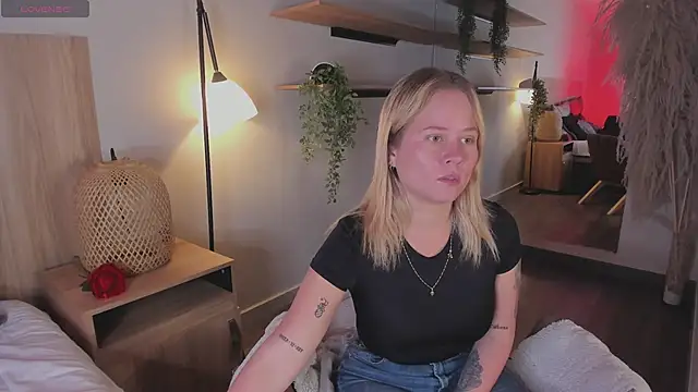 stefanny ruiz  online show from March 13, 12:46 pm