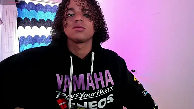 Snapshot of Noah_Smith04 chatting on July 17, 4:12 pm Noah Smith04 online show from July 17, 4:12 pm