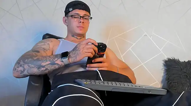 NoahhBrown online show from January 8, 1:42 am